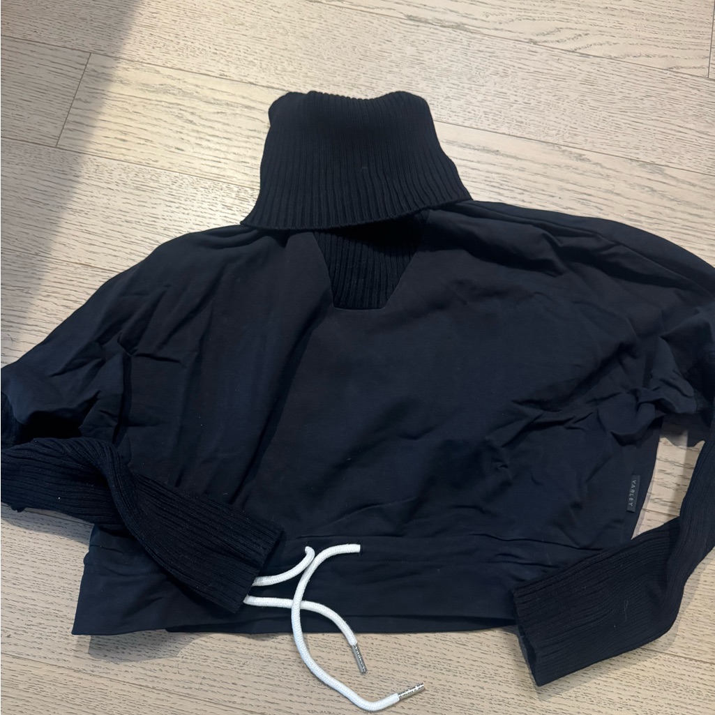 Varley Black Sweatshirt With White Drawstring
